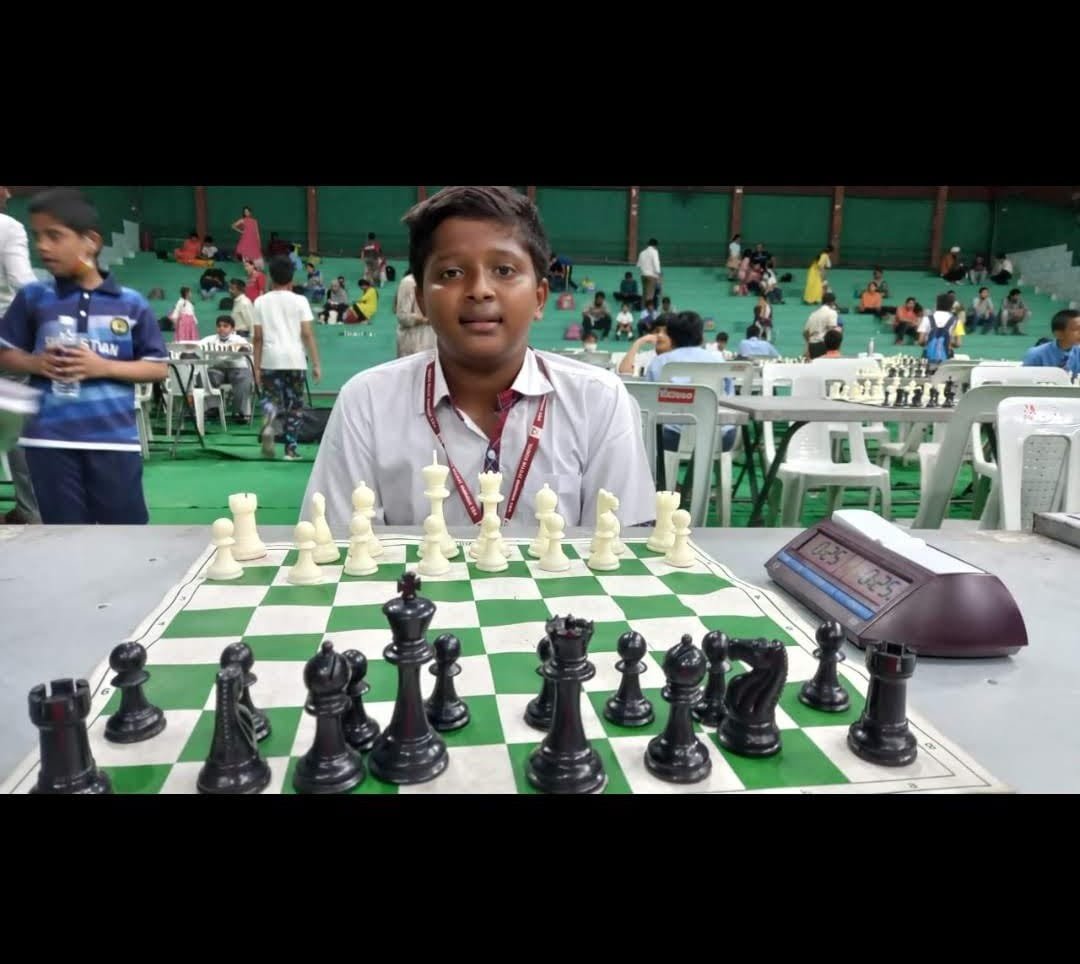 Child learning chess and public speaking online